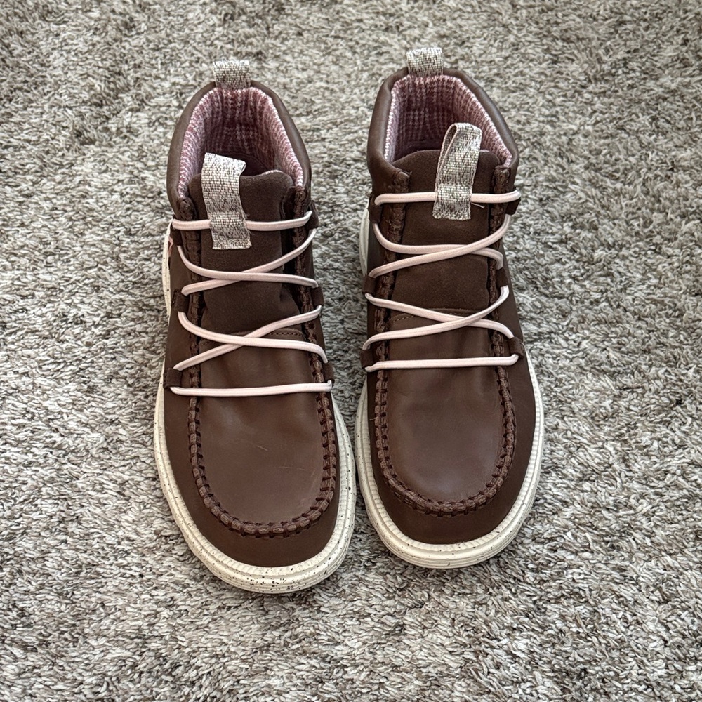Hey Dude cocoa reyes Ankle Boots with Pink Laces